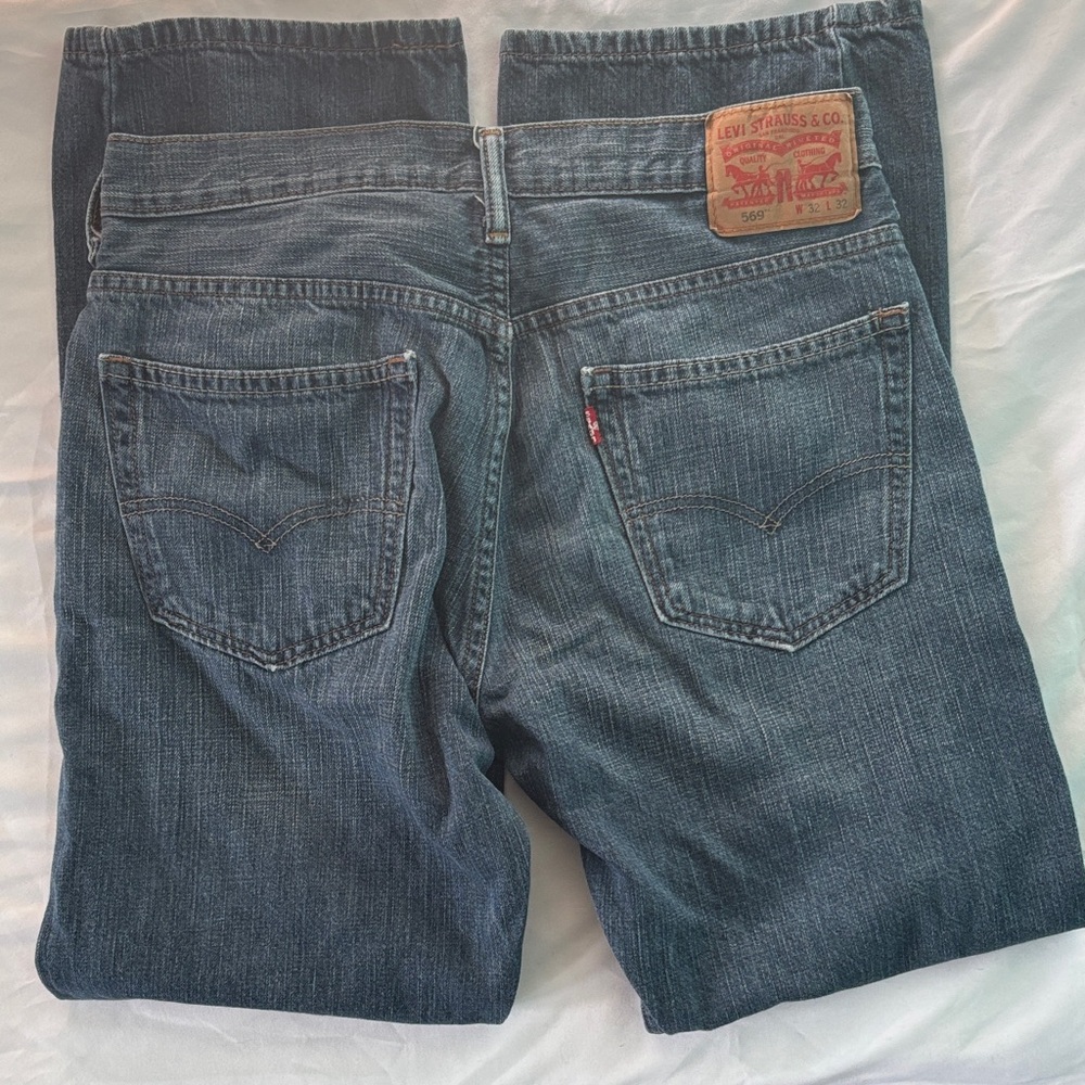 Levi's Men's Blue Loose Straight-Leg Jeans 👖 569
